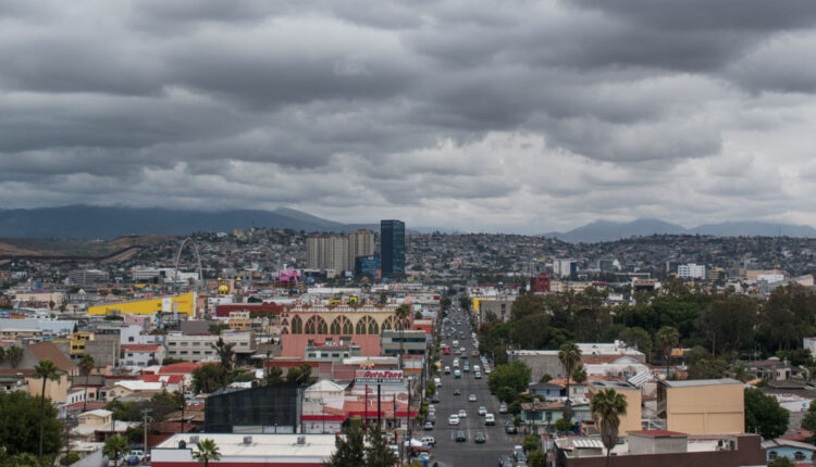 Pronostican disminución en temperatura y lluvias ligeras en BC ESQUINA 32