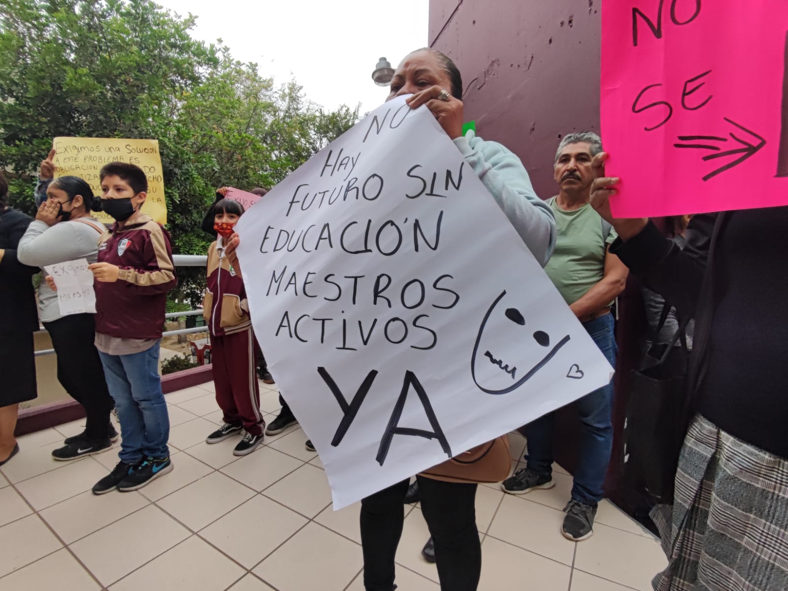 Alumnos Y Padres De Familia De Escuelas Toman Instalaciones Del Sse