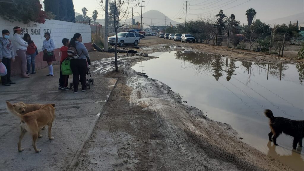 Ignora CESPT Derrame De Aguas Negras Que Afecta A Dos Escuelas