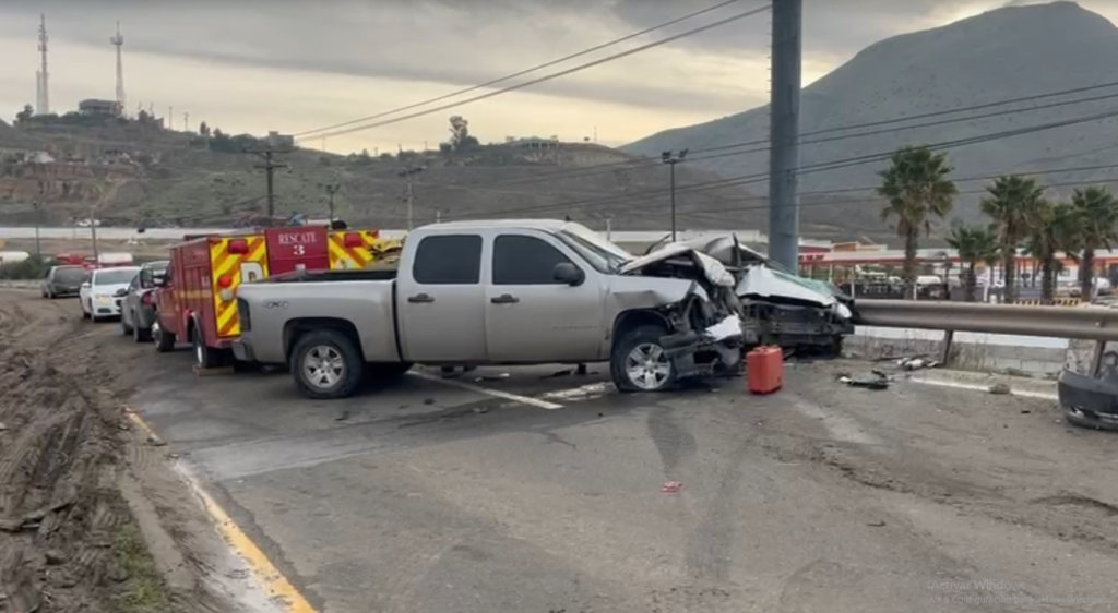 Aparatoso Accidente Sobre Carretera Libre Tecate Tijuana Cobra Una Vida