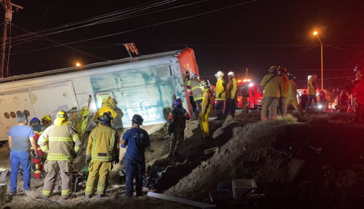 Vuelca Camión en Rosarito (2)