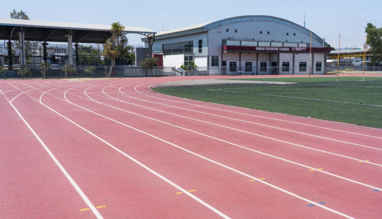 Unidad deportiva de Tijuana, ubicada en la vía rápida (Foto: Alejandro Cossio).