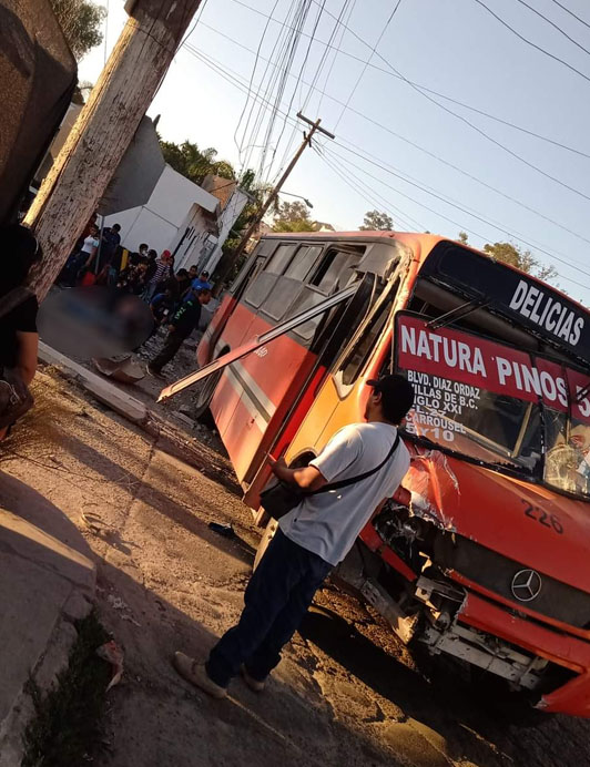 Camión de transporte público atropella a hombre – ESQUINA 32