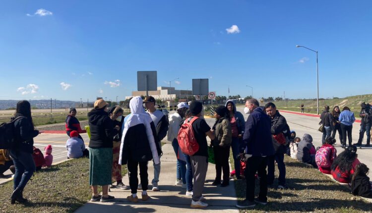 Piden Migrantes Claridad Y Mejoras En La Aplicación CBP-One – ESQUINA 32