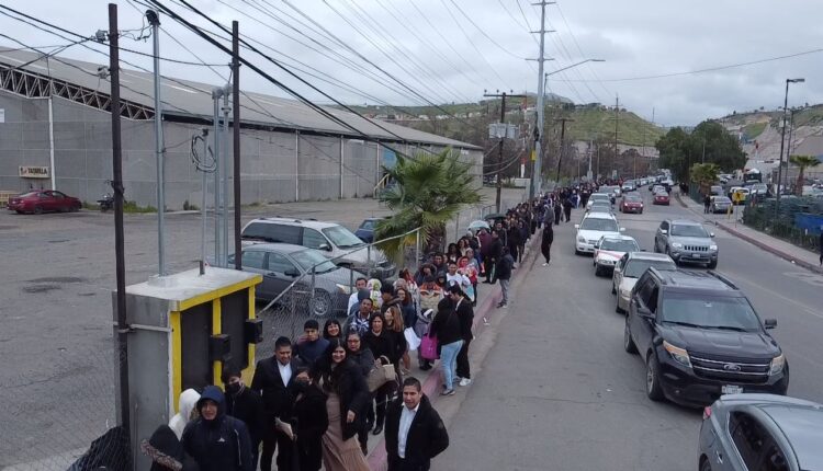 Fila matrimonios colectivos