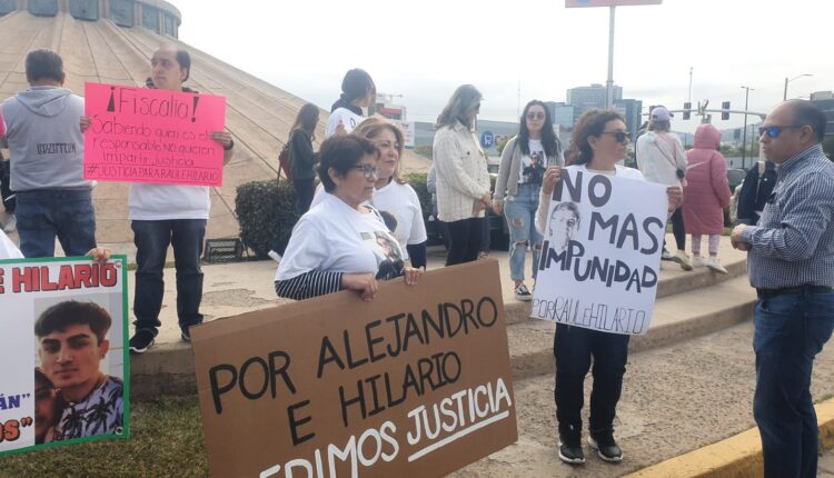 Manifestación, familiares, Raúl Valenzuela, accidente plaza Las Torres 3