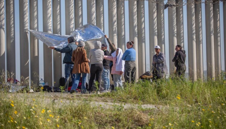 Migrantes, muro fronterizo