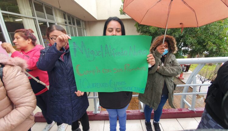 Protesta SE Tijuana, padres de familia, maestros 4