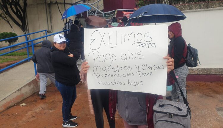 Protesta SE Tijuana, padres de familia, maestros