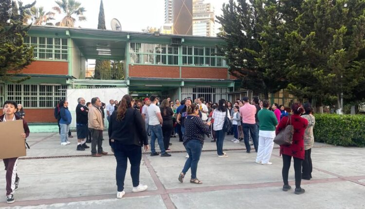 Escuela Secundaria General número 1, padres de familia, protesta