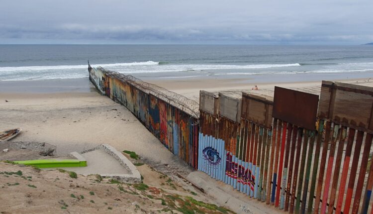 Playas de Tijuana, muro fronterizo