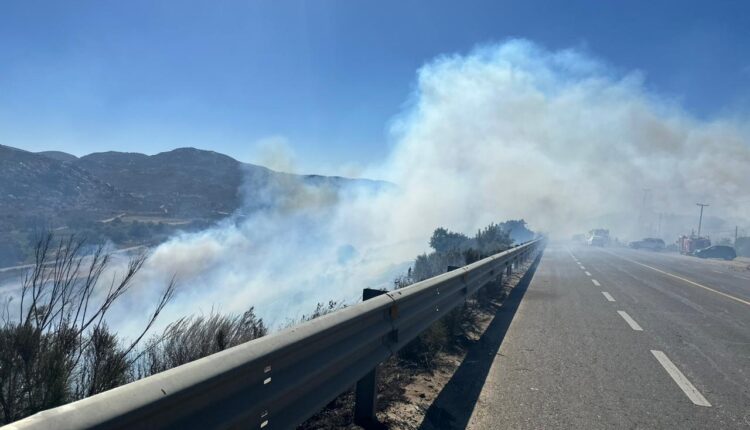 Incendio carretera Tecate-Ensenada