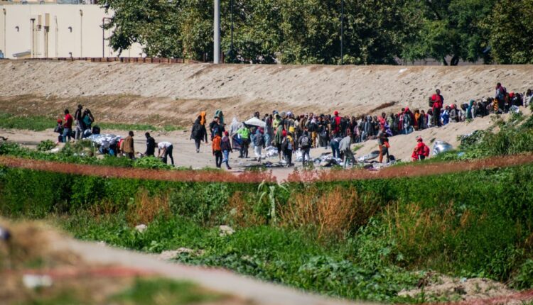 Migrantes canalización Río Tijuana 10