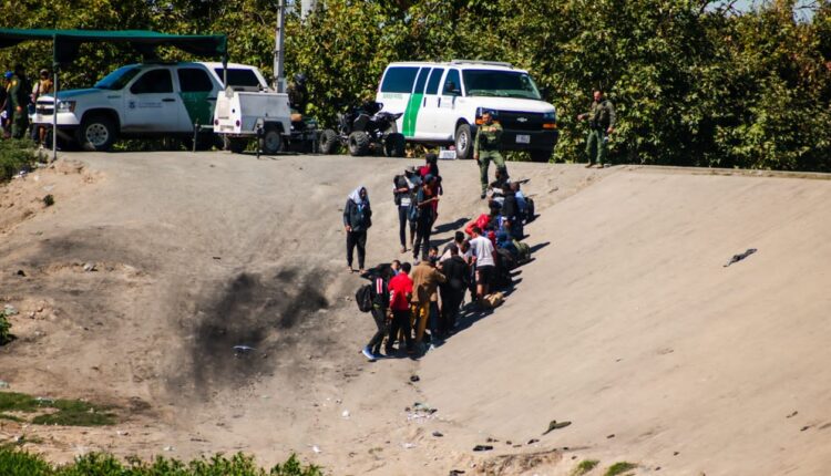 Migrantes canalización Río Tijuana 6