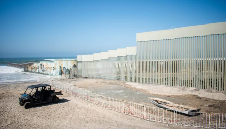 Muro fronterizo, Playas de Tijuana1