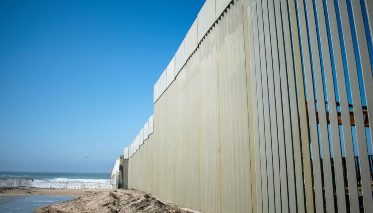 Muro fronterizo, Playas de Tijuana2