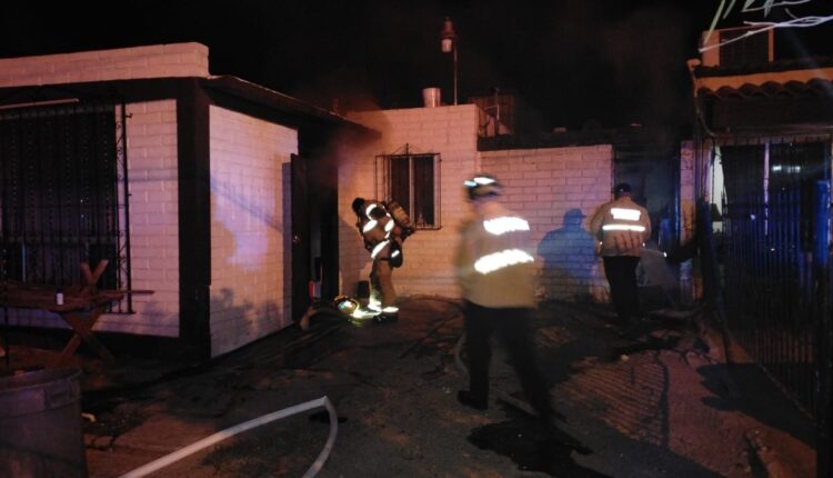 Policía rescata joven incendio Mexicali