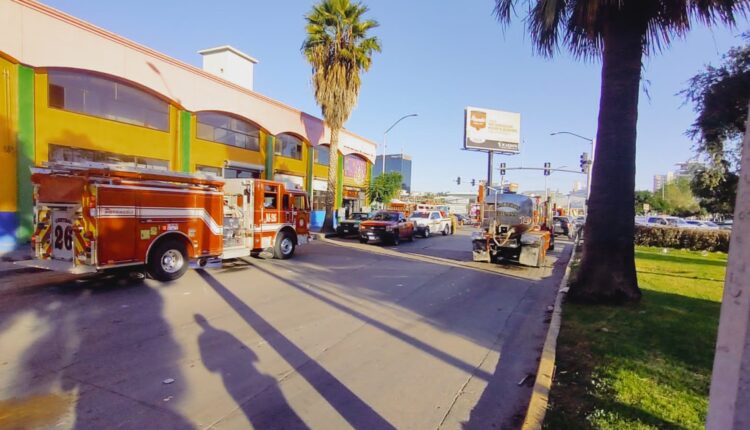 Incendio carro de fumigación Mercado Hidalgo 3