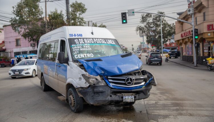 Choque, taxi, calzada Tecnológico1