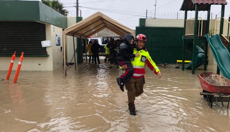 Rescate de alumnos, escuelas inundadas, lluvias