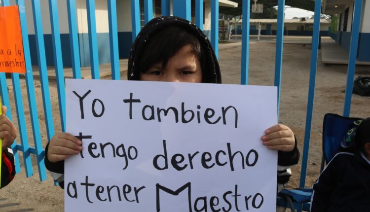 Madres De Familia Toman Escuela Por Falta De Maestros Esquina 32 5585