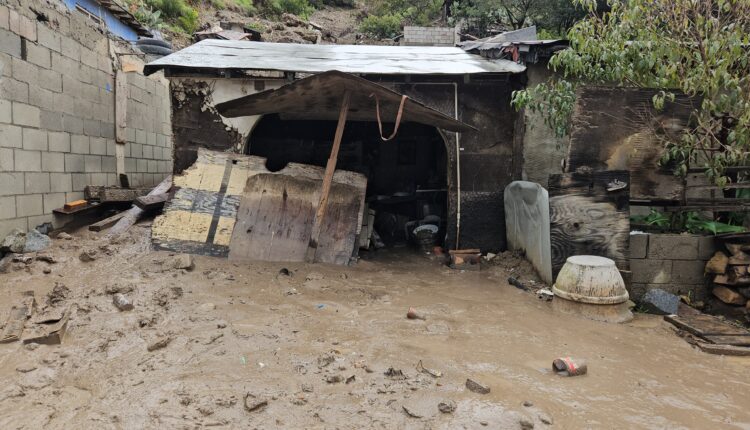 Afectados, deslizamiento de ladera, colonia Artesanal5