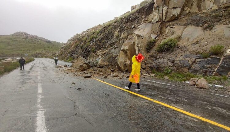 Deslave carretera Tecate – El Sauzal 1