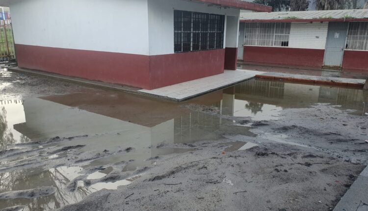 Escuela Benito Juárez, Ejido Ojo de Agua, lluvias