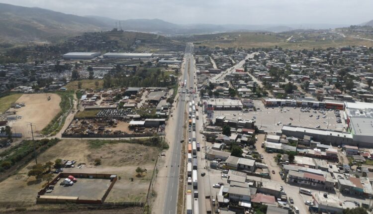 Cierre Carretera Libre Tijuana-Tecate 2