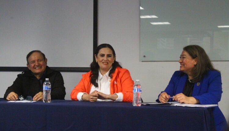 Karla Ruiz con abogados laboralistas (2)