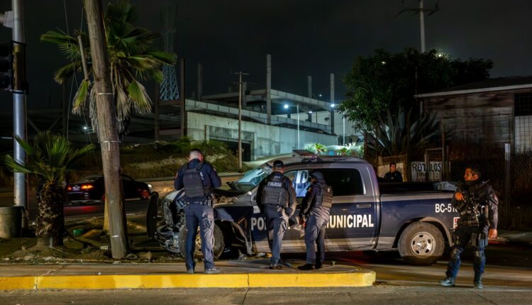 Policía choca Casa Blanca 2