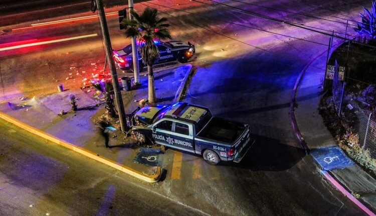 Policía choca Casa Blanca