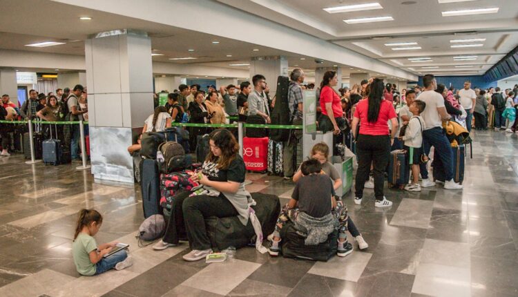 Pasajeros Aeropuerto de Tijuana 2