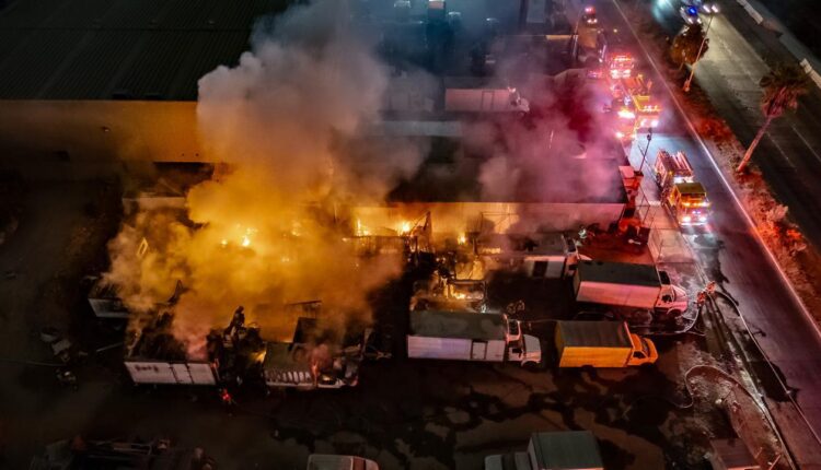 Incendio tractocamiones Vía Rápida 1