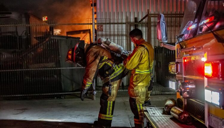 Incendio tractocamiones Vía Rápida 3