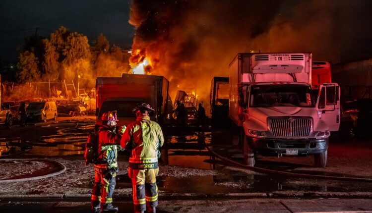 Incendio tractocamiones Vía Rápida 4