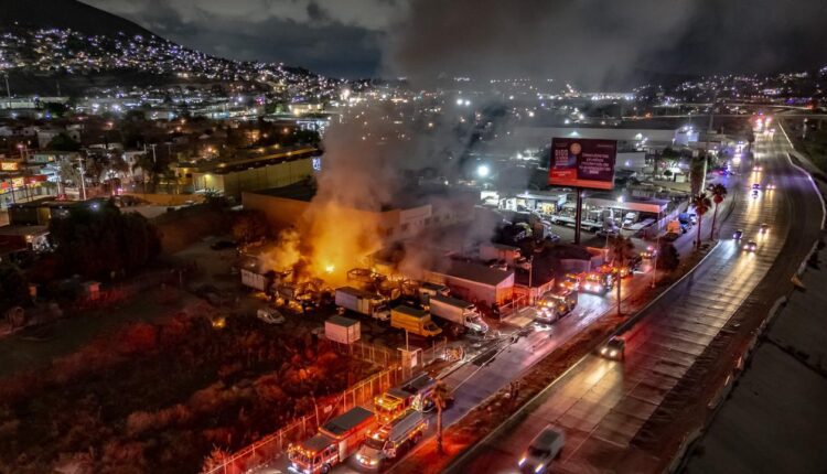 Incendio tractocamiones Vía Rápida 6