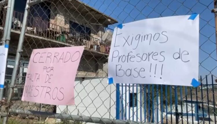 Protesta falta de maestros 3