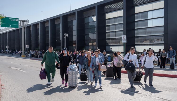 Bloqueo Aeropuerto Maclovio Rojas 2