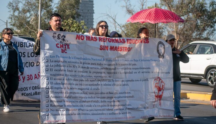 Manifestación maestros CNTE 3