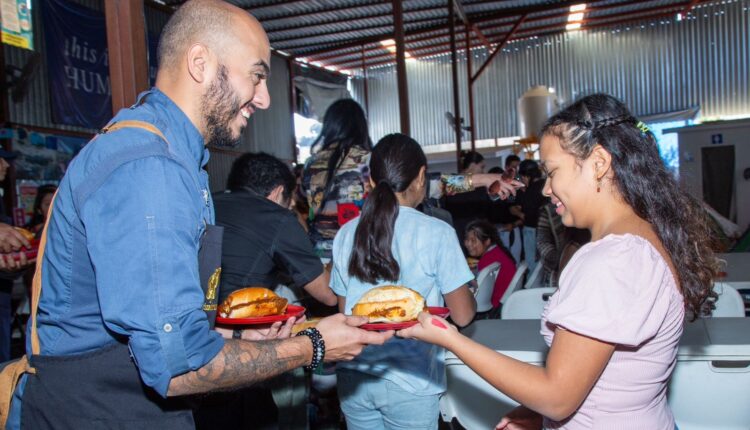 Entrega comida Fundación Tijuana 6