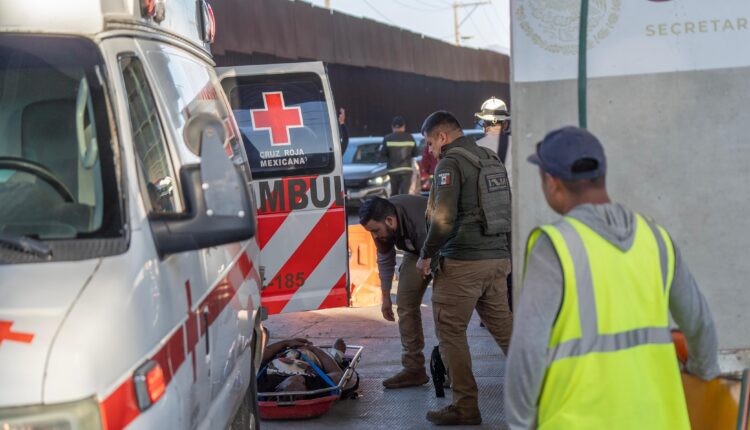 Mujer cayó muro 5