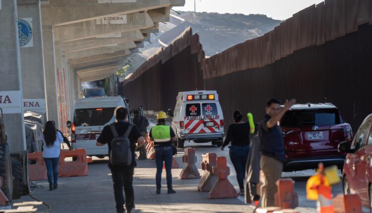 Mujer cayó muro 7