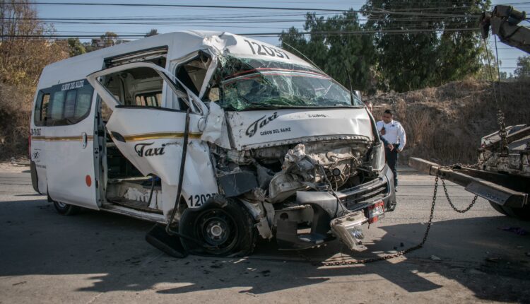 Choque taxi Cañón