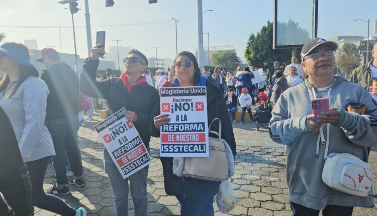 Manifestación Issstecali 3