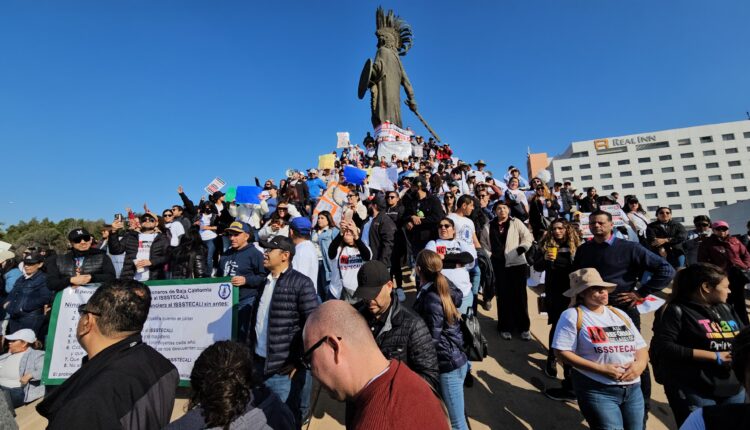 Manifestación Issstecali 5