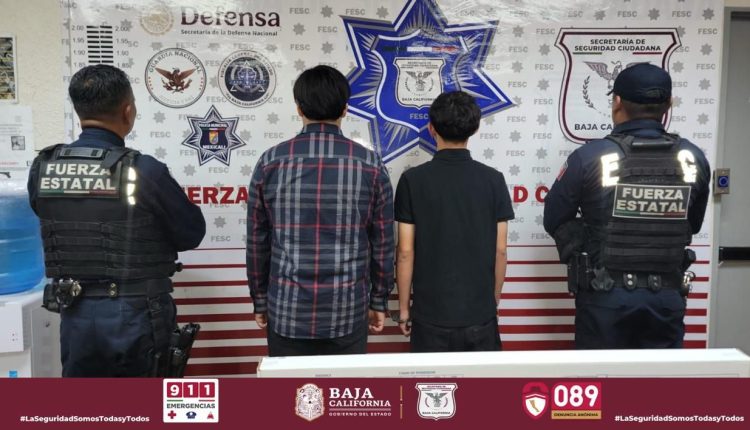 Detienen a dos adolescentes con fusil de asalto en Mexicali