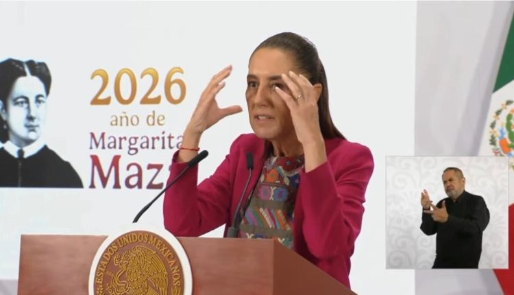 Sheinbaum con saco rojo